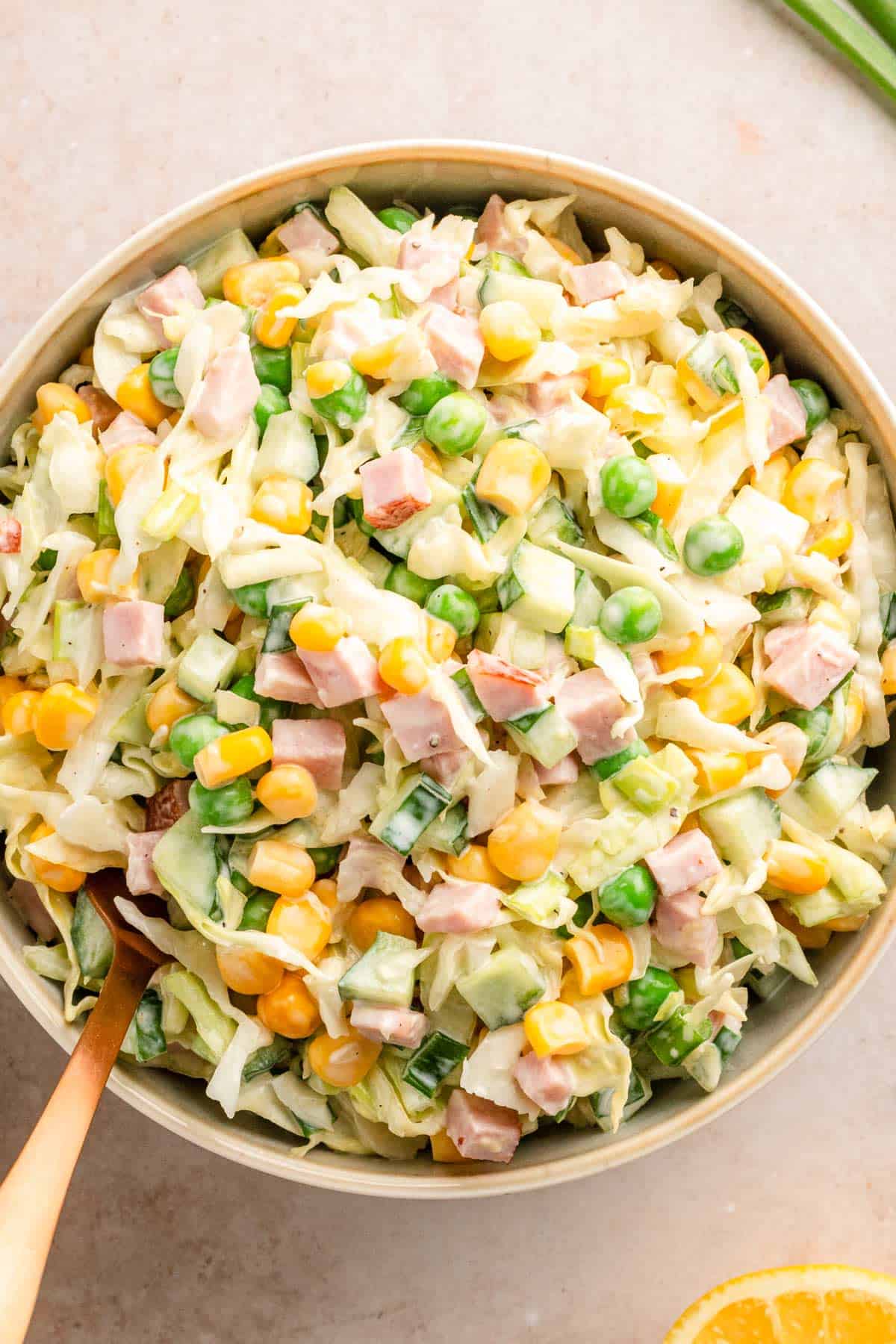 Kopūstų ir kukurūzų salotos: maksimalus vitamino C ir ląstelienos kiekis